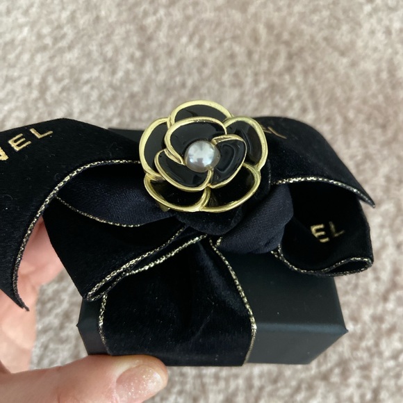 Chanel cruise collection 2023 stud earrings - Picture 8 of 16